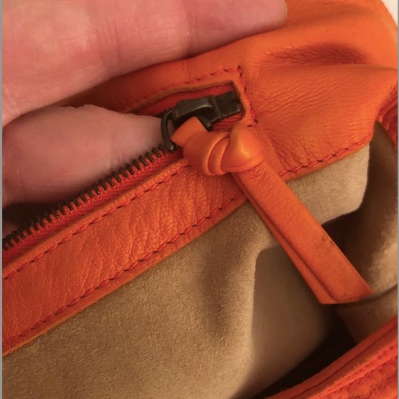 BOTTEGA VENETA INTRECCIATO LEATHER TOTE - Picture 8 of 12